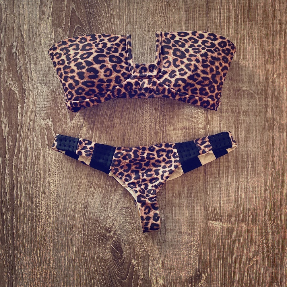 NWOT Acacia Pettit cheetah Set